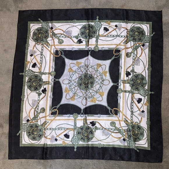 Vintage Lion And Tassel Medallion Print Scarf - Picture 2 of 11